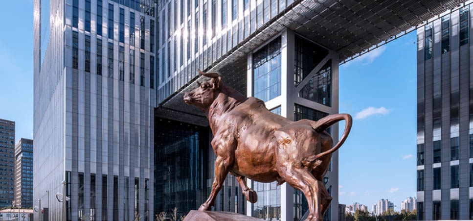 多晶硅市场成交冷清，硅业分会预计全年供需仍略显过剩